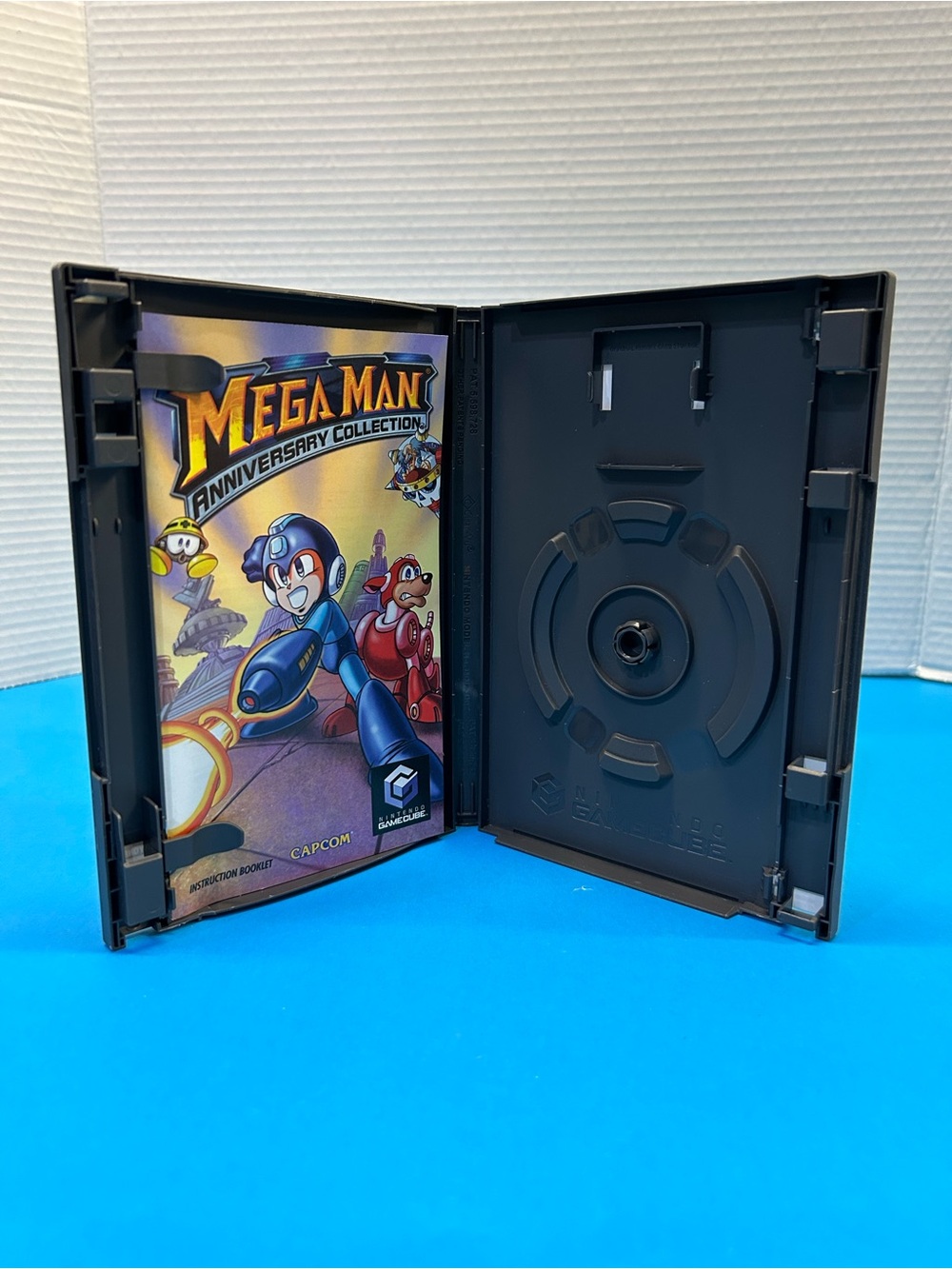 Mega Man Anniversary Collection - Nintendo GameCube CASE & INSTRUCTIONS ONLY - Picture 3 of 4